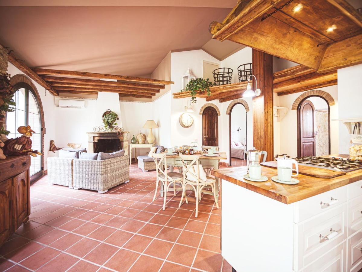 チェチナRelais Casale Il Poggetto - Olivo 1 By Zoom In Earthアパートメント エクステリア 写真